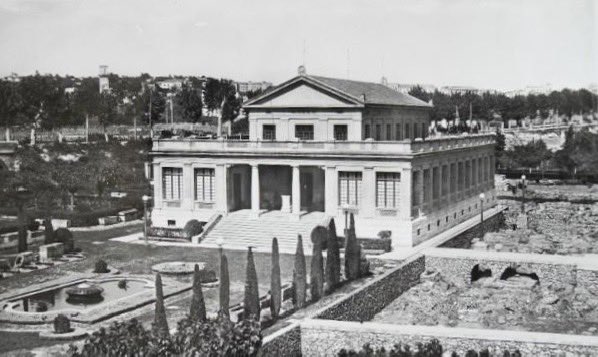 Amaliajf's tweet photo. Contentíssims del 1r premi al concurs per a la rehabilitació del museu de la Necròpolis i el seu entorn a Tarragona!!

Equipàs: Jansà Fenollosa arq., Genis Boix, @EduPoloBosch, Elisenda Rosàs, Pigaa studio, @manu_prieto, Anna Bertero, @IgnasiCristia i Joan M. Tomàs

#Tarragona https://t.co/TZ2gQj4pZv