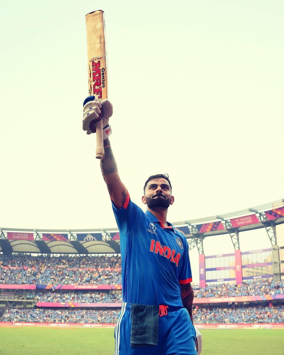 iamsurajit07's tweet photo. History has been created… bow to the King 👑!!! 50th 💯 🇮🇳

#KingKohli𓃵 🫡

#INDvsNZ #SemiFinal #cwc23🇮🇳❤️ https://t.co/vP8tFsizra