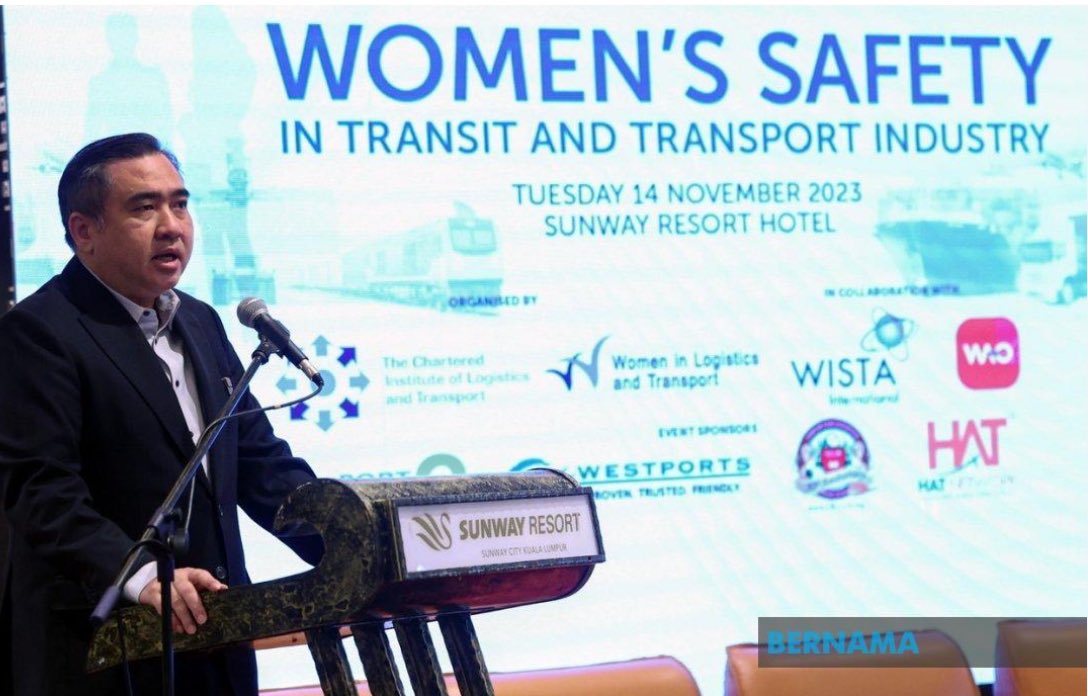 Honored to have Minister of Transport, YB Anthony Loke, address the crucial topic of Women's Safety in Transit and Transport at the symposium in Bandar Sunway yesterday. A significant step towards fostering a safer and inclusive environment for all. #TransportSafety #WomenSafety