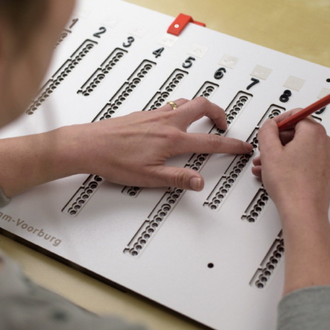 Tip! Wil je weten of jouw #stemlokaal #toegankelijk is? Bijvoorbeeld of je met jouw rolstoel naar binnen kunt, er stemvoorzieningen zijn voor blinden of dat er een tolk Nederlandse Gebarentaal aanwezig is? Check dan vooraf de website waarismijnstemlokaal.nl.
