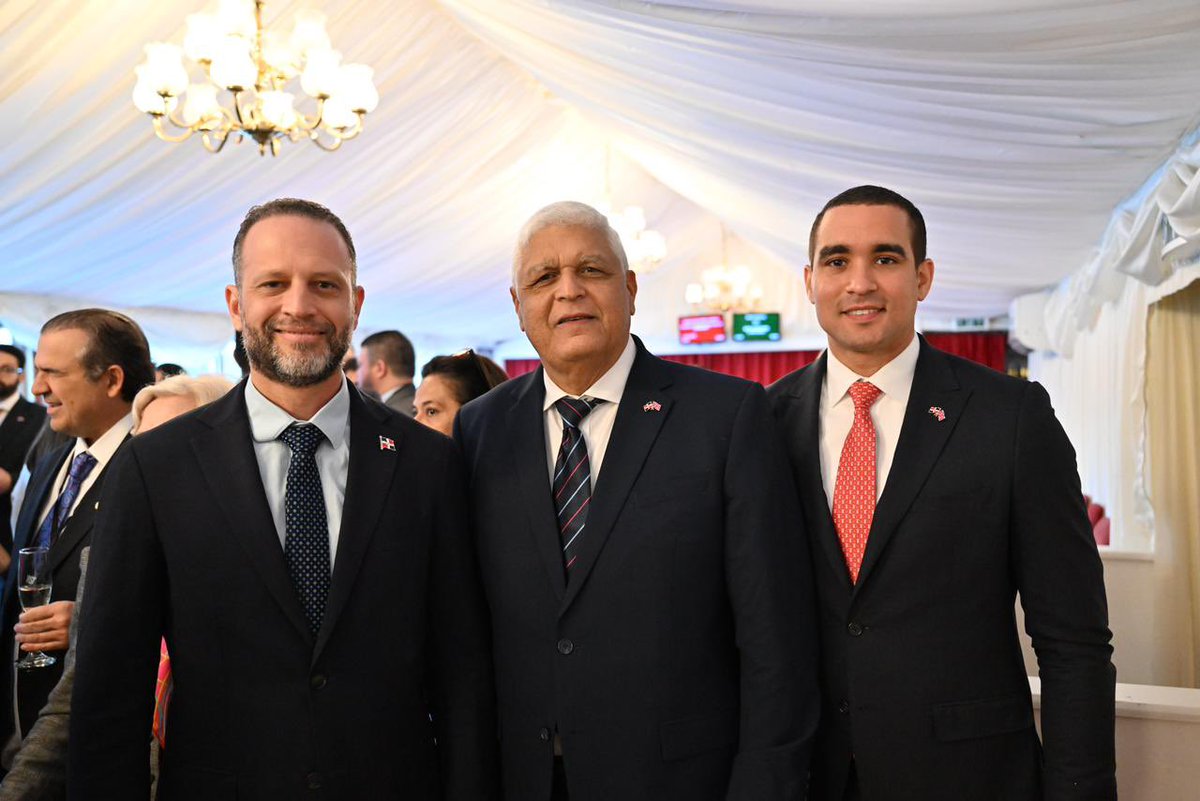 DanielPenaFern's tweet photo. Acto inicial de la semana dominicana en Londres, fuimos recibidos en el parlamento británico por la baronesa Gloria Hooper, amiga del pueblo dominicano.  Estaremos aquí esta semana promoviendo a nuestro país y mostrando los avances de @aduanard @SanzLovaton #semanadominicanaenuk https://t.co/yui60SWMkD