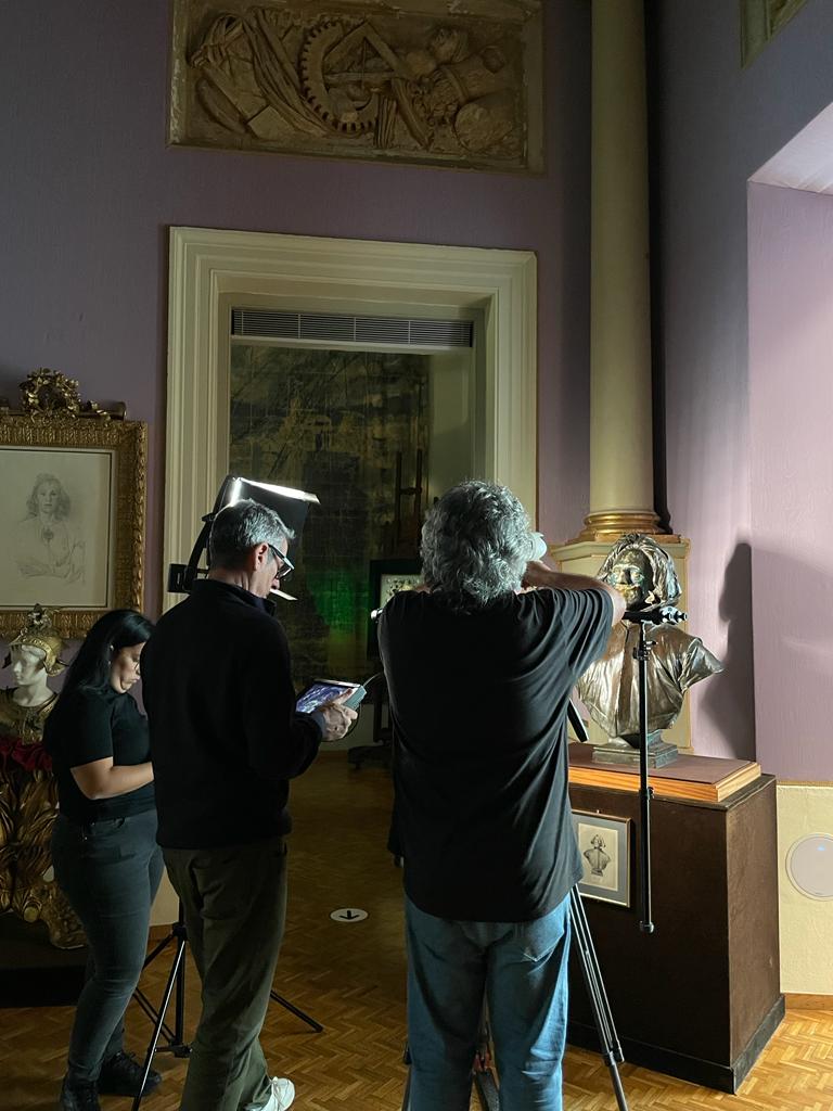 manelarranz's tweet photo. Último día de grabación de "Divino Dalí" para @Impres_TVE. #Dalí en estado puro, #surrealismo. Y con toda la magia del Ampordà. Estreno en 2024, #50añosTeatroMuseoDalí https://t.co/DlCrREXN4V