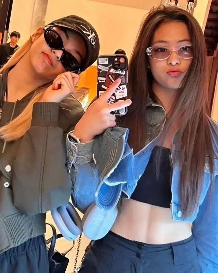 picbaemon's tweet photo. AHYEON AND CHIQUITA BEST DUO https://t.co/VrpNJJ4slt