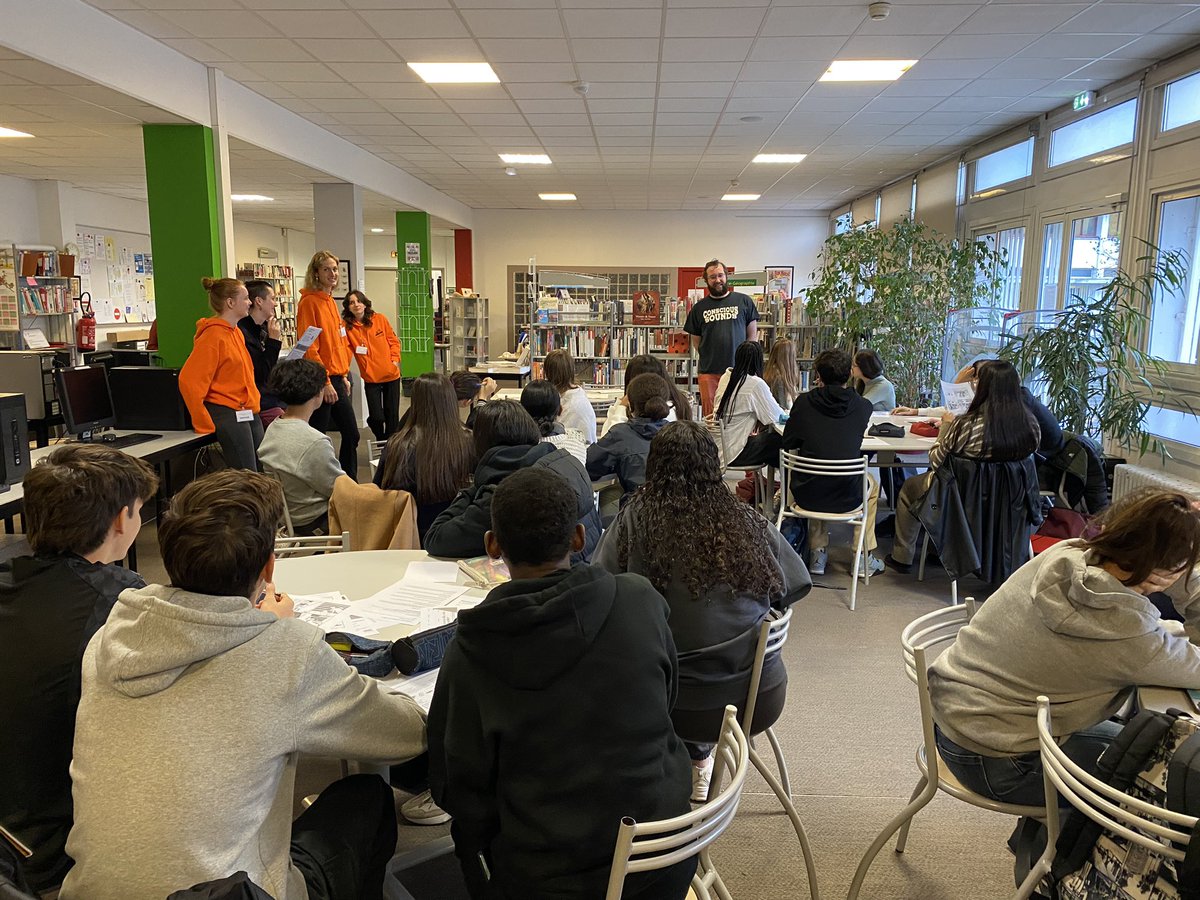 BERTHELOT1's tweet photo. Atelier 2 #ProjectionTransition @theShiftPR0JECT 
Au @lycee_berthelot @actoulouse @DSDEN31 @LycEnTransition 
Merci Vincent et services civiques #CinemaEtCitoyenneté
@uniscite 👏
On prépare la proj. à venir : @CinemaUtopia  Film "Gagarine" [Mmes Le Rigolleur 504 et Campagne 607] https://t.co/raa1ziAWZ5