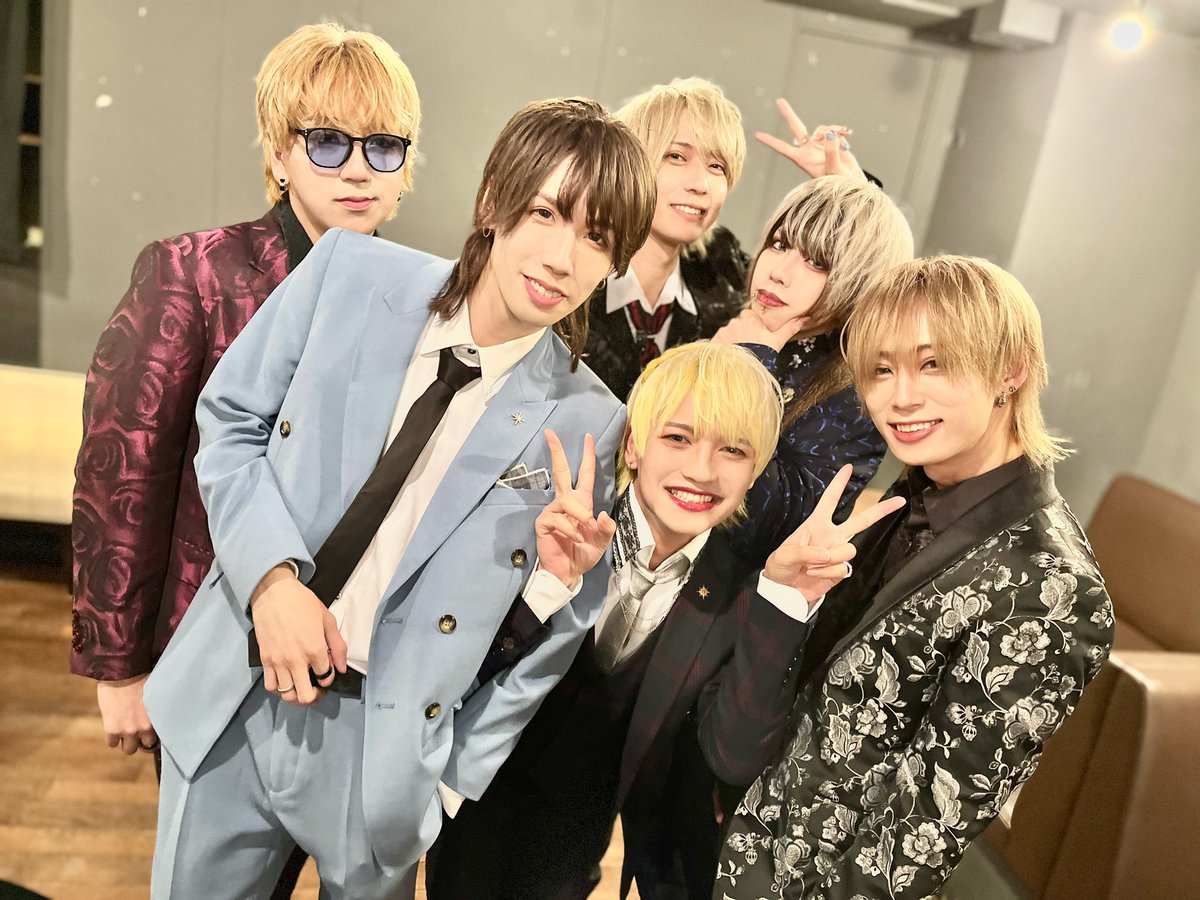 p_chic_official's tweet photo. +CHICとして最後の活動が終了しました。

今のところ実感はありませんが日が経つにつれ、虚無感に襲われるんだろうと思います。
別れは悲しいですが、また新たな出会いの始まりだと、そう願っています。

最後まで応援してくれた皆様、本当にありがとうございました！
うぃーあーぷらすしっく！ https://t.co/LAsrPIX8JN