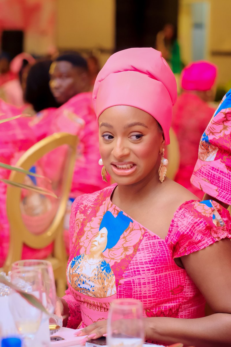 Caption this 👇🏾🎀😃