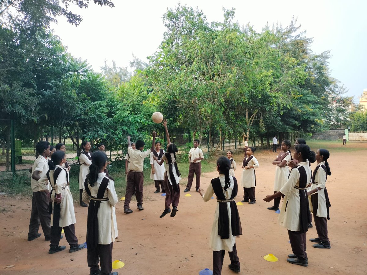 ProSportDev's tweet image. #frombbsr - On 6th November, participants of our Community Sports Program (CSP) participated in a game of &apos;Monkey in the Middle&apos;. Through the game, the participants, who are students of Class 6 from Ramakrishna Siksha Kendra School, developed soft skills

#SportForGood