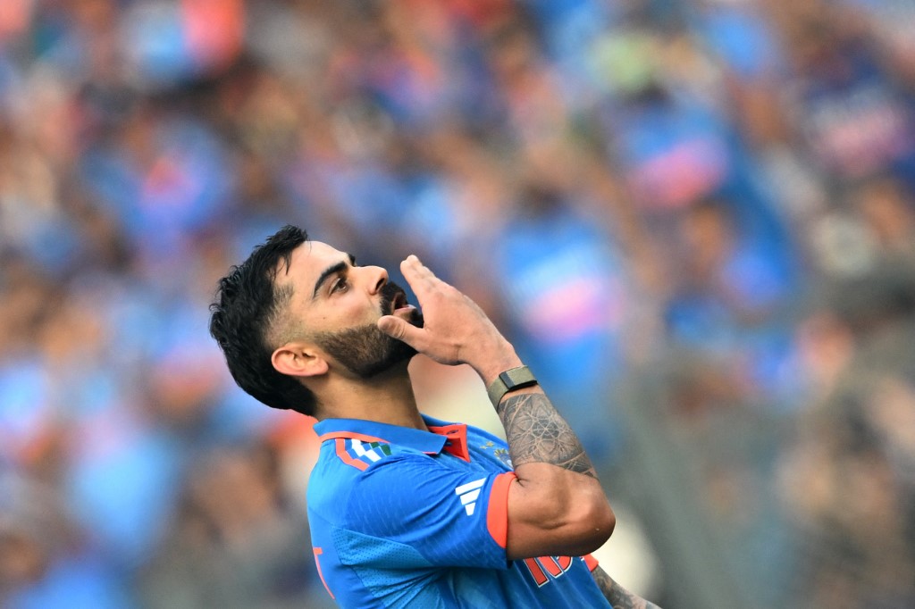 Cinemaaforu's tweet photo. Love you King Kohli 👑 @imVkohli https://t.co/siygadkpTW