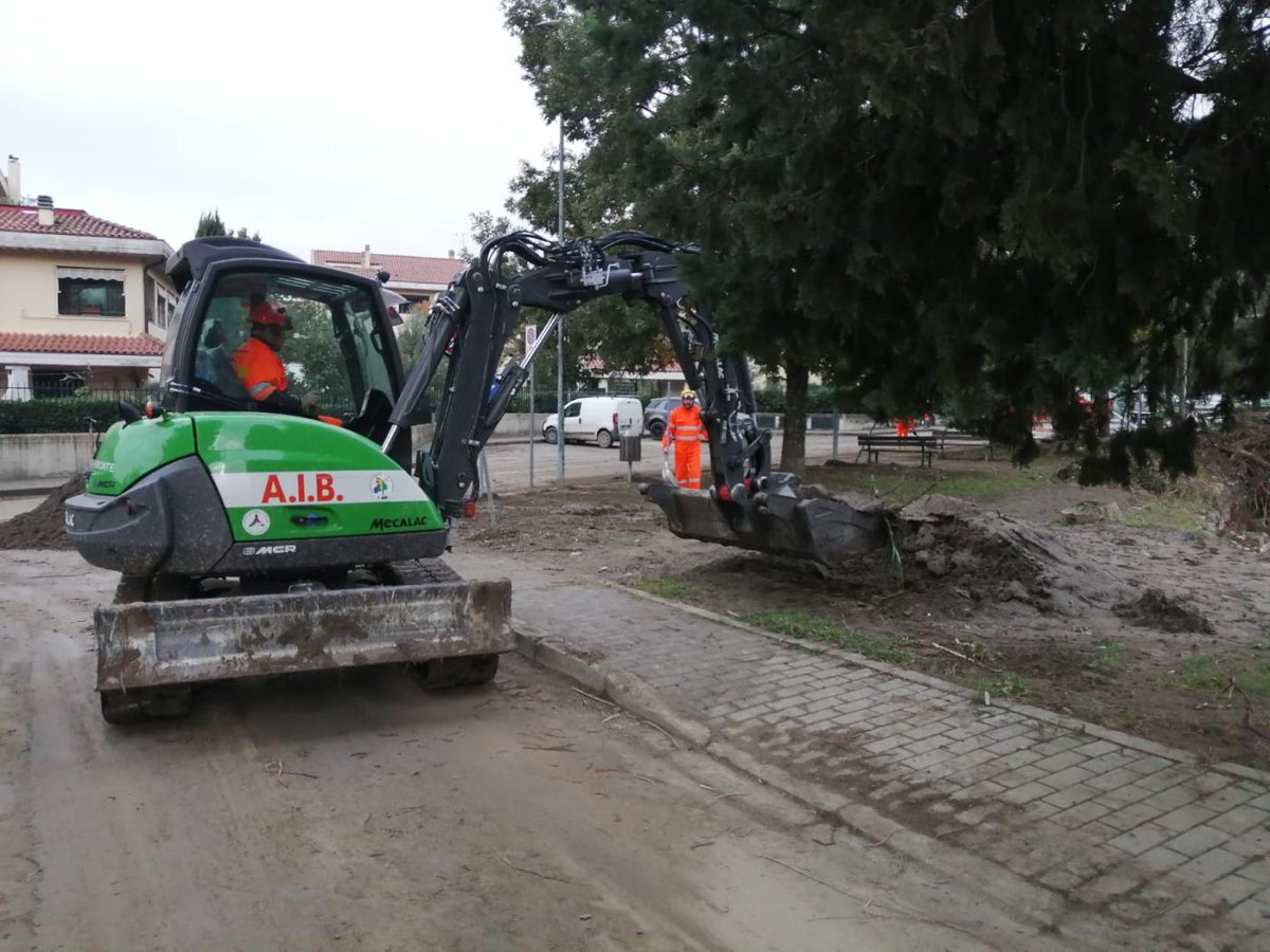 ProCivPiemonte's tweet photo. Terminata la missione in #Toscana della colonna mobile di #protezionecivile della Regione #Piemonte. Dal 4 al 14 novembre è stata a #Montemurlo (Prato) per svolgere attività di soccorso alla popolazione.
Impoegati oltre 120 volontari di @CoordPcPiemonte @AIBPiemonte e Carabinieri https://t.co/ZLd9wqeDm9