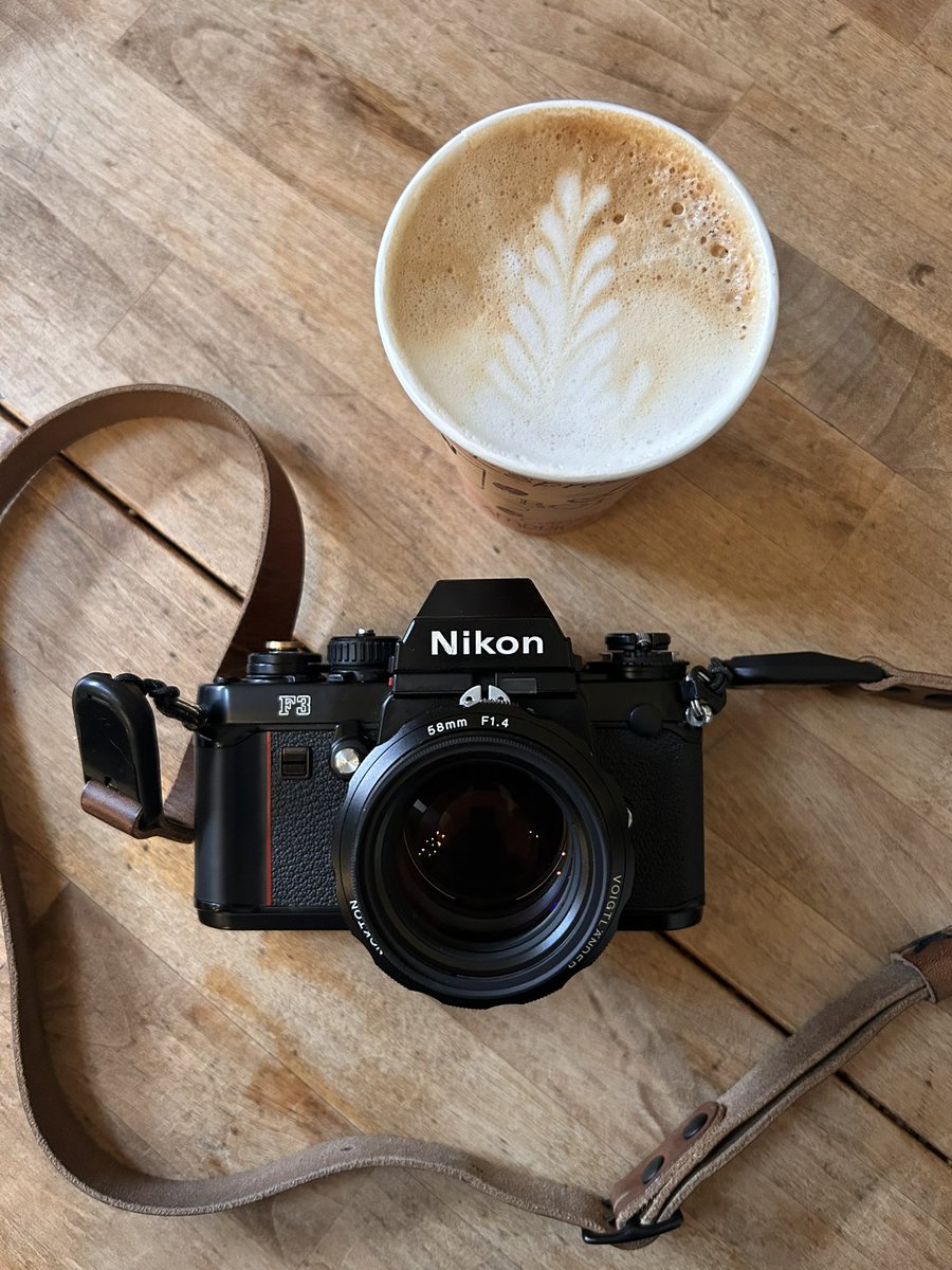DB_sarcastico's tweet photo. Grabbing coffee and finished off a roll of #Kodak #TMAX3200 on on the way to Wednesday morning prayer. Hope everyone is able to enjoy the day.
#streetphotography #believeinfilm #NikonF3 #35mm #filmisnotdead #espresso #flatwhite #morningprayer #coffee https://t.co/WPggHHs7no