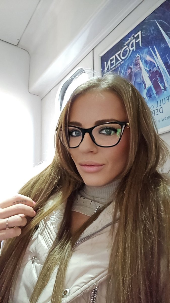 AprilPaisleyLB's tweet photo. On route to london for a meeting with @PrometheusAdult @CairbreMedia @porno_slave to discuss their next year's filming ideas and plans! Very exciting!!!! Xx https://t.co/1NSfcccXLC