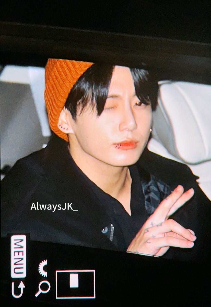 AlwaysJK_901's tweet photo. 231115  엠카 퇴근

#JUNGKOOK 
#방탄소년단 
#정국
@BTS_twt https://t.co/Tz85AJp39W