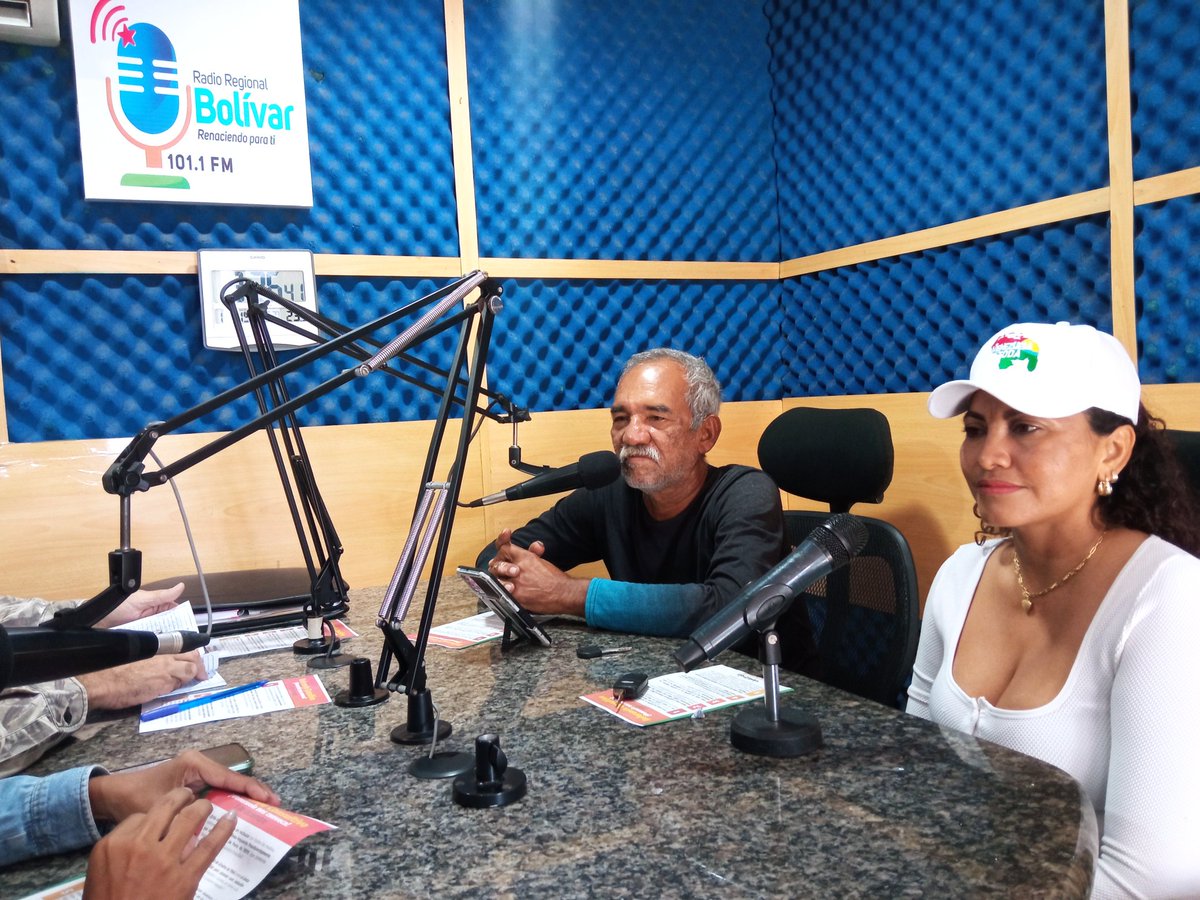 CircuitoRRB's tweet photo. #AlAire Programa Especial #Opinion3 por @CircuitoRRB 101.1FM #CiudadBolívar con los Legisladores @BolivarCleb Dulce Guarnizo, José Hernández y Yasmel Molina convocando a la participación en el Referéndum el 3D
¡Vota 5 Veces Sí! 

#DefiendeElEsequibo https://t.co/9mId1BiVvg
