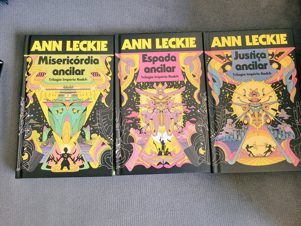 a_r_c_t's tweet photo. Finalmente a trilogia completa, coisa mais linda essas capas 🥹 @editoraaleph #imperioradch https://t.co/aGmueTLTiv