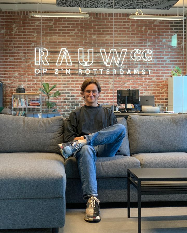 Je hebt hem al eens voorbij zien komen op onze socials, en je gaat hem nog veel vaker zien! 👀 Milan rockt de komende maanden in team Terug Naar de Studio als onze AV-stagiair. 💪