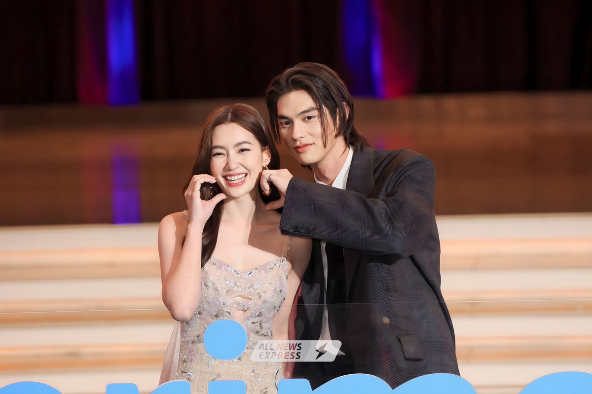 “เบลล่า-ราณี” และ “ไบรท์-วชิรวิชญ์” ร่วมเดิน Blue Carpet ในงาน Prime Video จัดเต็มกาล่า เปิดรอบปฐมทัศน์ “Congrats My Ex! ลุ้นรักป่วน ก๊วนแฟนเก่า” 

#CongratsMyEx
#BrightxCongratsMyEx
#bbrightvc 
#ไบร์ทวชิรวิชญ์ 
#bellacampen 
#เบลล่าราณี 
#PrimeTH
#BrightxCongratsMyEx