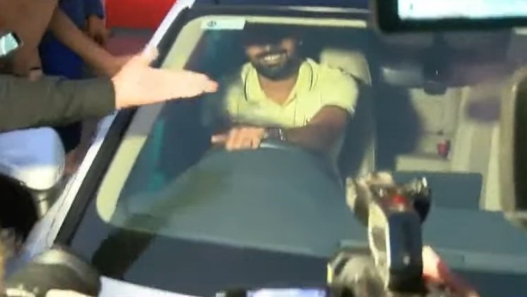 Babar left the PCB HQ with a smile on his face ! HAPPY HIM HAPPY US ❤️

#BehindYouBabarAzam
#BabarAzam𓃵 #BabarAzam