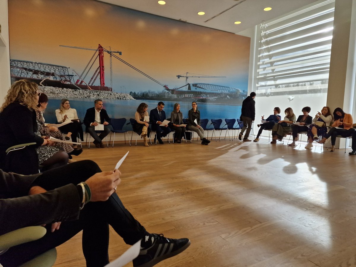 ASAPMEAragon's tweet photo. 🤝 @ASAPME Aragón ha compartido con los miembros del #ZCBProfitClub de @zaragoza_es su programa de formación de prevención de riesgos psicosociales para empresas. La gerente @analotrenco ha mencionado sus jornadas divulgativas en #saludmental #saludemocional #bienestaremocional https://t.co/0oV5TtW9zj