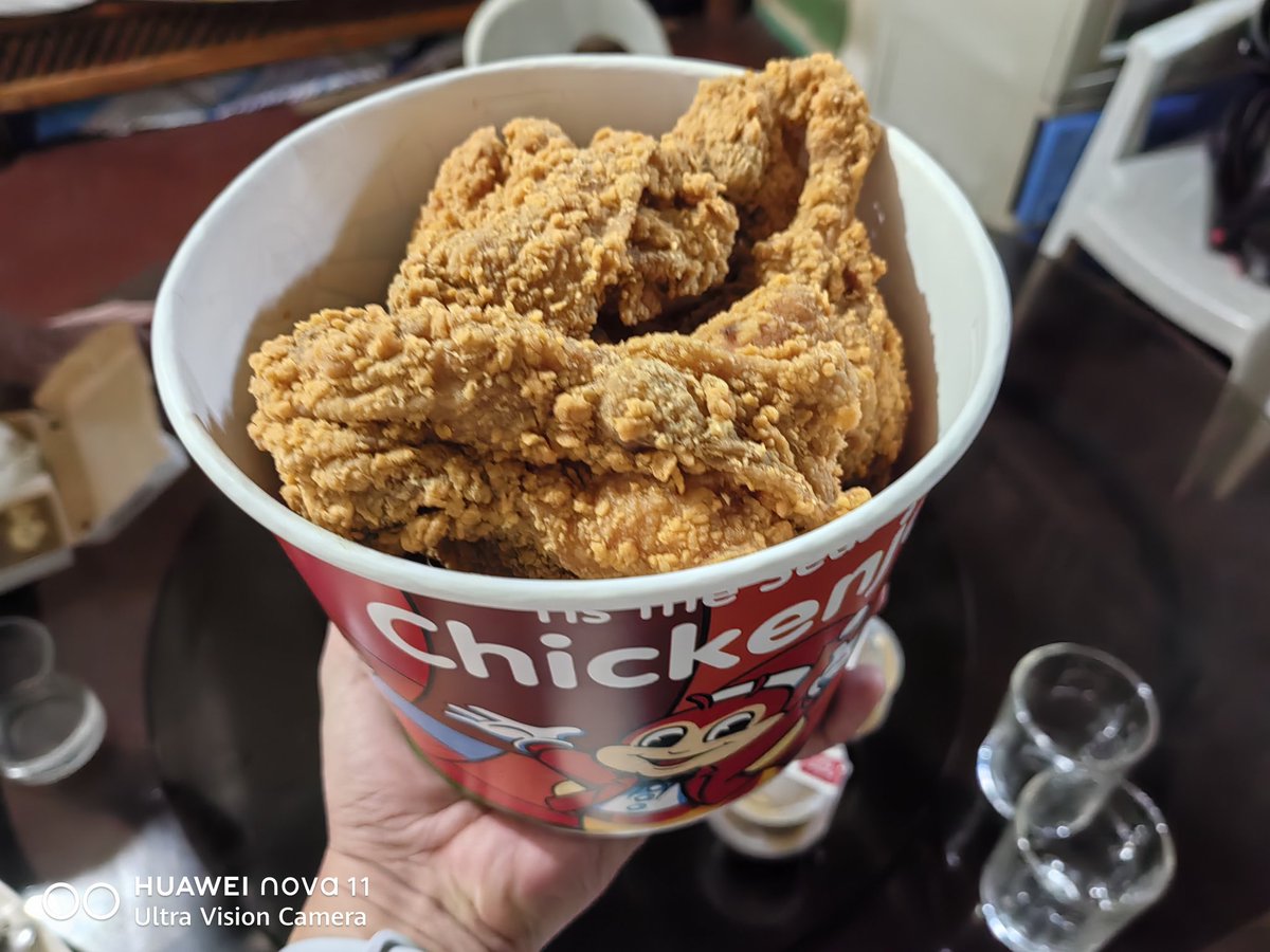 jrwndelaluna's tweet image. Dun tayo sa Crispylicious, Juicylicious @Jollibee #Chickenjoy