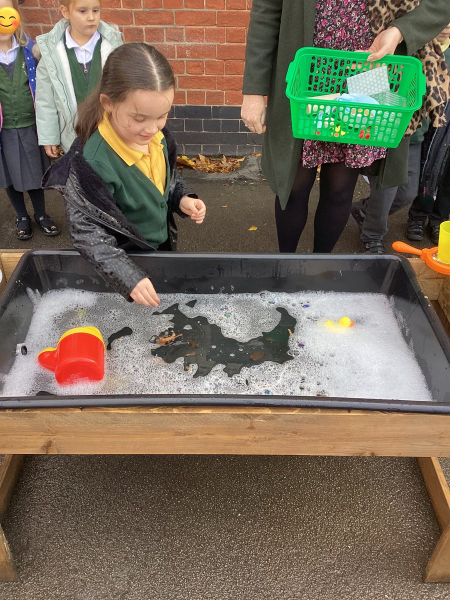 Year1Markeaton's tweet image. Sinking or floating? We have been investigating whether objects sink or float as part of our science lessons #mpsscience