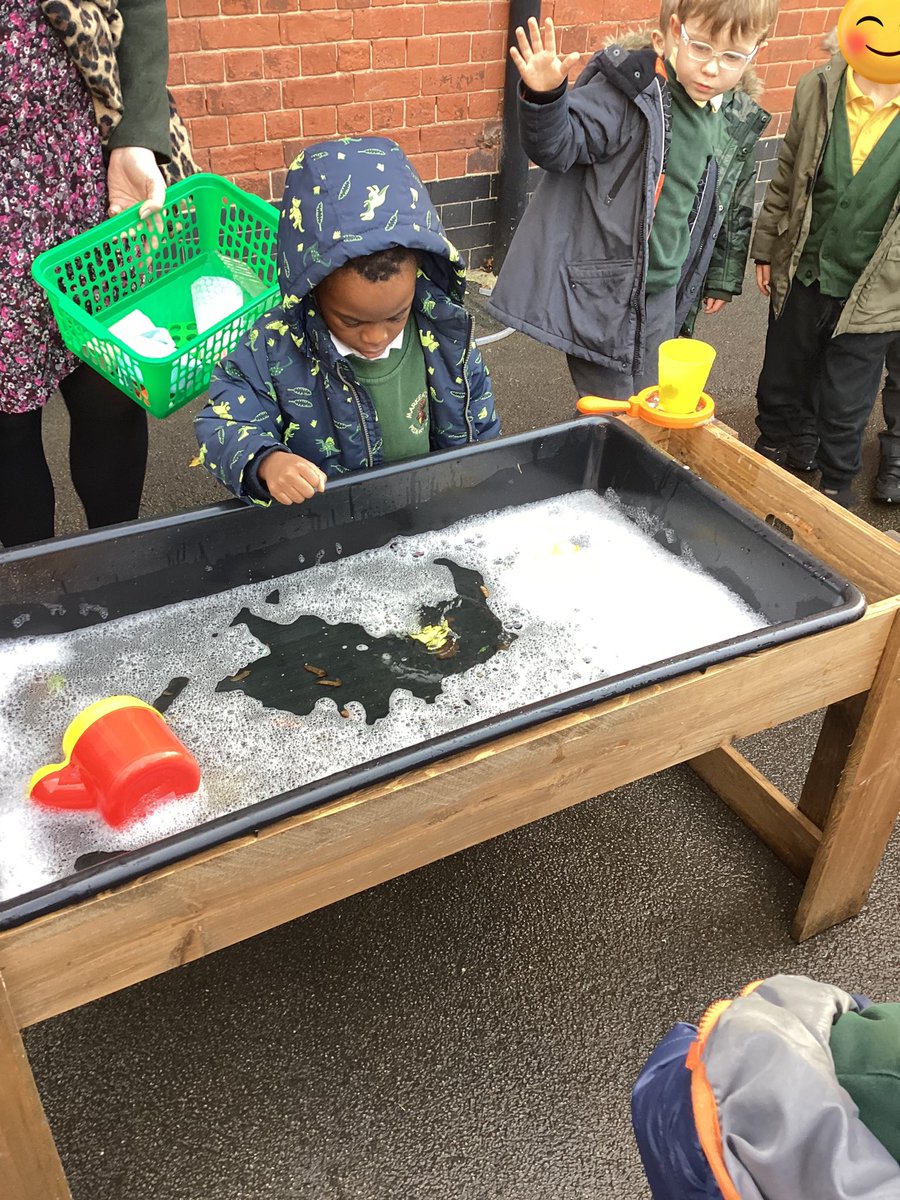 Year1Markeaton's tweet image. Sinking or floating? We have been investigating whether objects sink or float as part of our science lessons #mpsscience