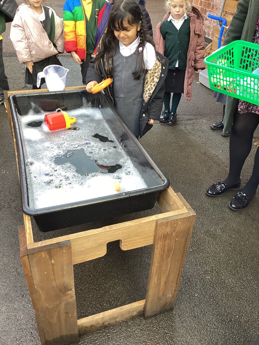 Year1Markeaton's tweet image. Sinking or floating? We have been investigating whether objects sink or float as part of our science lessons #mpsscience