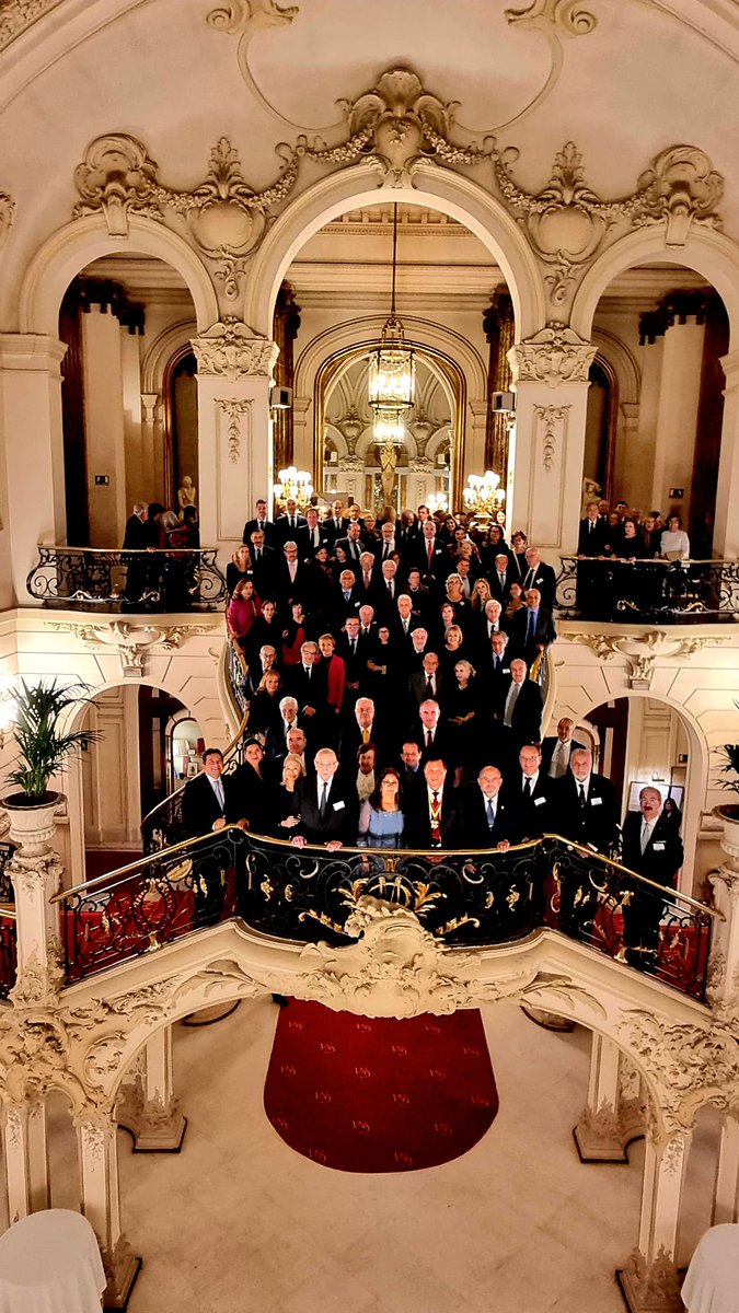BibyArchRANME's tweet photo. Asistentes al banquete celebrado en el #RealCasinodeMadrid con motivo de la presentación del Diccionario Panhispánico de Términos Médicos #DPTM, un obra de consulta de gran relevancia para la ciencia en español y para una fluida comunicación entre médico y paciente #ALANAM https://t.co/RCPvgcpBAJ
