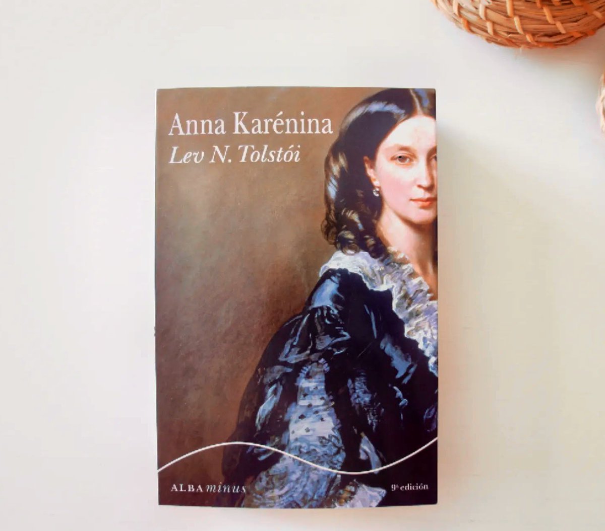 maria_mimia's tweet photo. “Siempre te he querido, y cuando se quiere a una persona, se le quiere tal como es, aunque no sea como uno quisiera que fuese”.

Ana Karenina, Leo Tolstoy. https://t.co/5R6jG4ISBU
