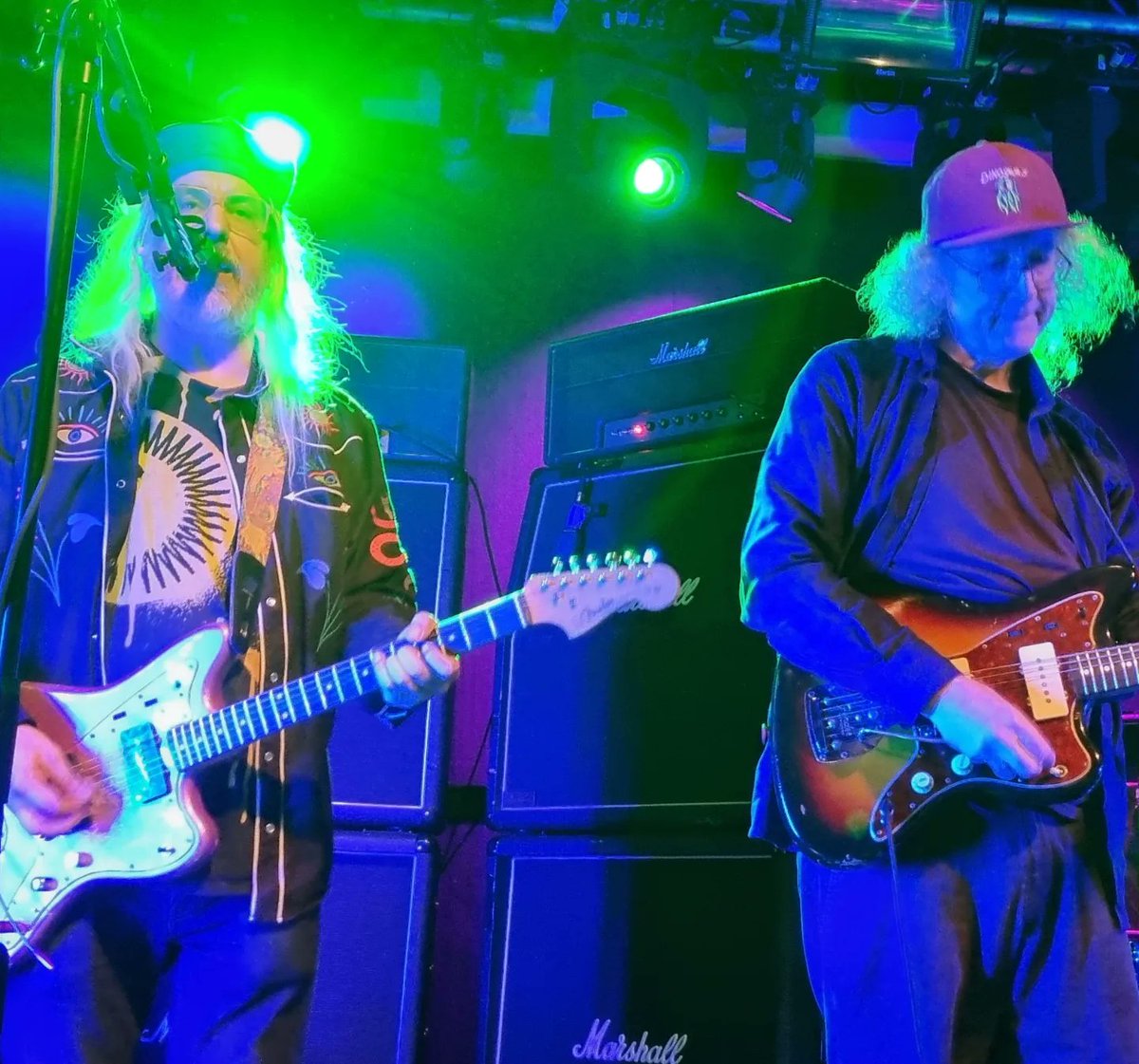 tangleofwires's tweet photo. Just Dinosaur Jr covering The Cure's 'Just Like Heaven' with Kevin Shields from My Bloody Valentine on guitar (and playing MBV deep cut 'Thorn' plus Dino's 'Tarpit') https://t.co/4lBJ9rk17s