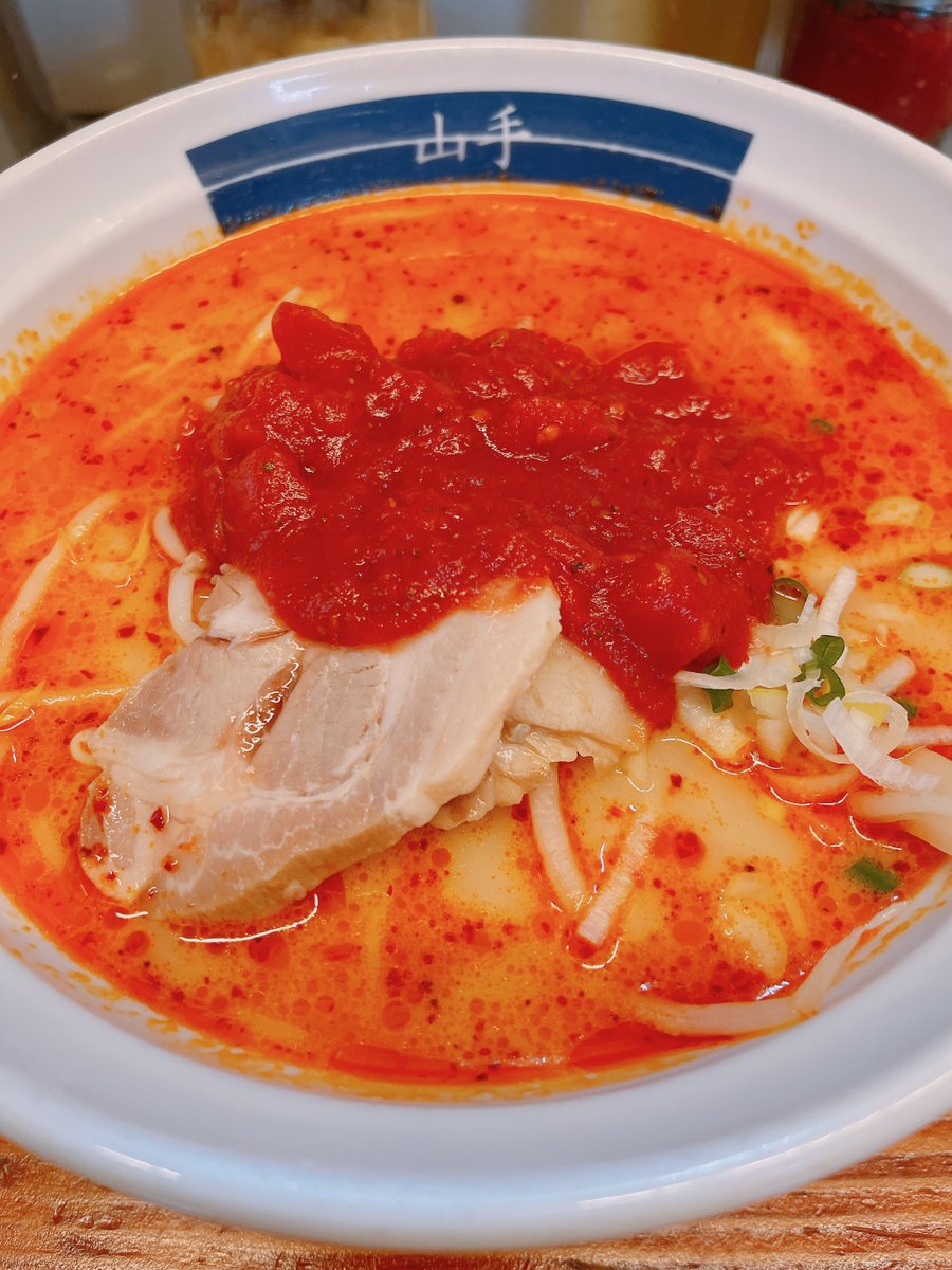 トマトラーメンの辛口🌶
安くて美味しいです
