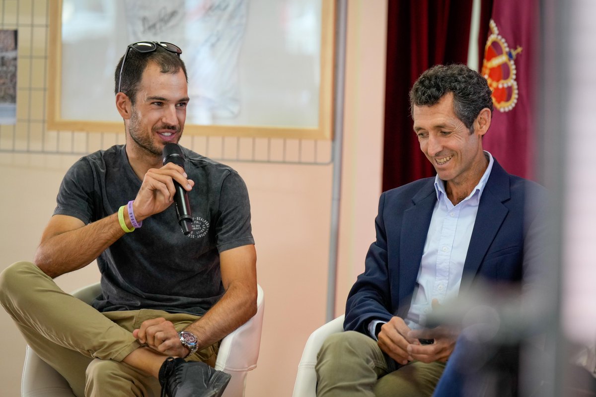 Dipualba Bike (@dipualbabike) on Twitter photo ¡Gracias por tanto, Héctor! 👏👏 ¡Te esperamos en la Gran Fondo Sierra de Albacete!
El ciclista de Madrigueras <a href="/HectorCarretero/">Hector Carretero</a> anuncia su retirada del ciclismo profesional, llevando estos años el nombre de la provincia de Albacete como bandera.
¡Suerte en tus nuevos proyectos! ¡Gracias por tanto, Héctor! 👏👏 ¡Te esperamos en la Gran Fondo Sierra de Albacete!
El ciclista de Madrigueras <a href="/HectorCarretero/">Hector Carretero</a> anuncia su retirada del ciclismo profesional, llevando estos años el nombre de la provincia de Albacete como bandera.
¡Suerte en tus nuevos proyectos!