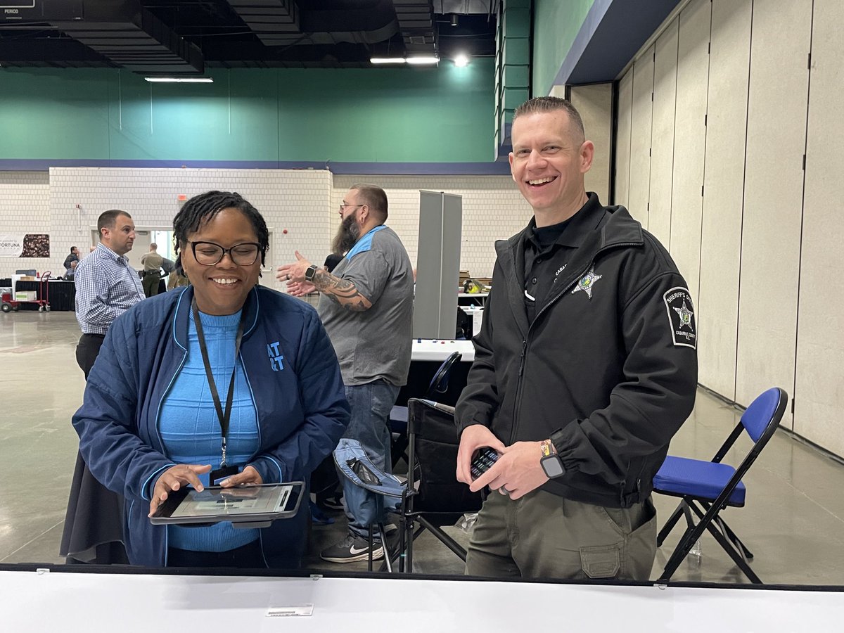 crystolyte0310's tweet image. Spent the day  talking to the men and women in blue 🚓 about the only network built with and for 1st responders and those that support them.  #FirstNet ⁦@DomDavis_⁩ ⁦@CoachMel__⁩ ⁦@VinceLeaks⁩ ⁦⁦@Kevinfibah⁩ ⁦@404girl⁩ ⁦@AricCarney⁩