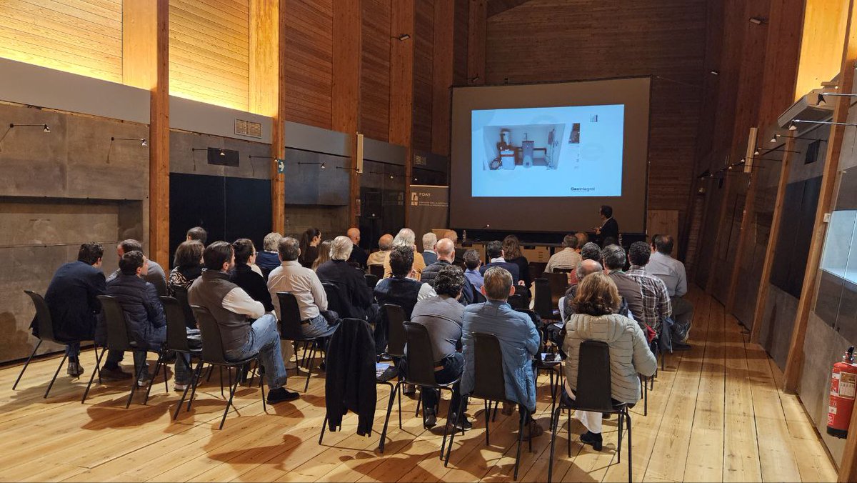 geointegral's tweet photo. Más de 40 arquitectos acudieron ayer a la jornada técnica que realizamos en Sevilla de la mano de Fundación Fidas. Gracias a todos los asistentes por su interés y la participación tan activa que tuvimos en la fase de coloquio, y a FIDAS por su colaboración y apoyo. https://t.co/WnNuNRa56H