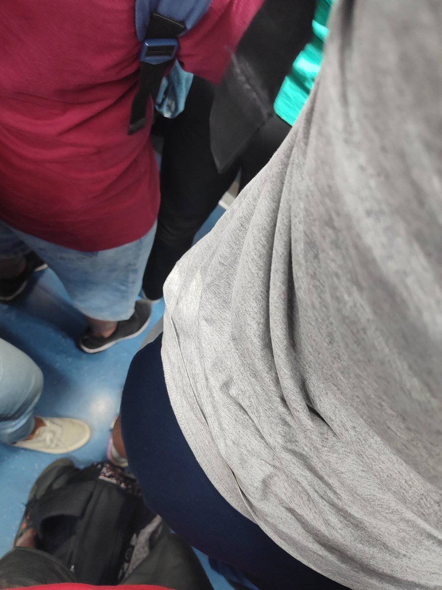 011_off's tweet photo. Trem lotado esse novinho do rabão na minha frente, começou a vir pra trás encostado no meu pau e foi assim umas algumas estações.

Fazia um bom tempo que isso não acontecia.

#Public #putosp #brotheragem https://t.co/8ATzCTb6fH