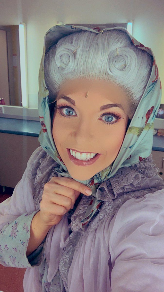 queenvicnic's tweet image. Mrs Gloop/Grandma Josephine debut last night @CharlieChoc_UK @LiverpoolEmpire 🥨🇩🇪👵🏻 #understudy #loveayodel