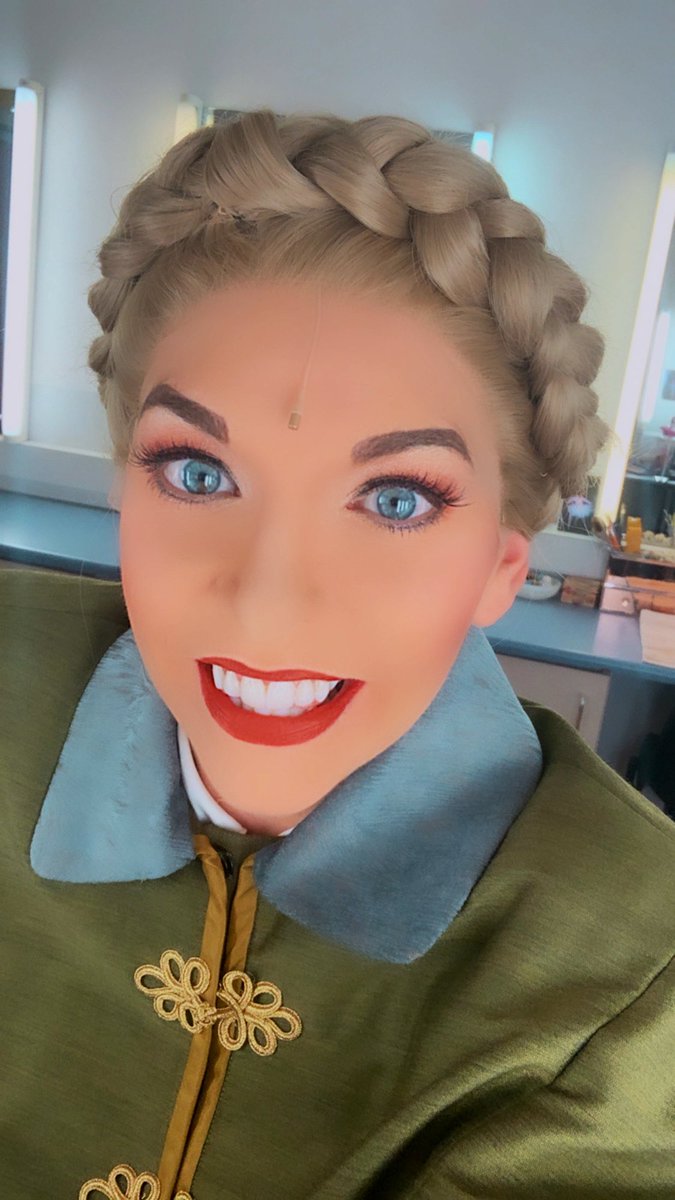 queenvicnic's tweet image. Mrs Gloop/Grandma Josephine debut last night @CharlieChoc_UK @LiverpoolEmpire 🥨🇩🇪👵🏻 #understudy #loveayodel