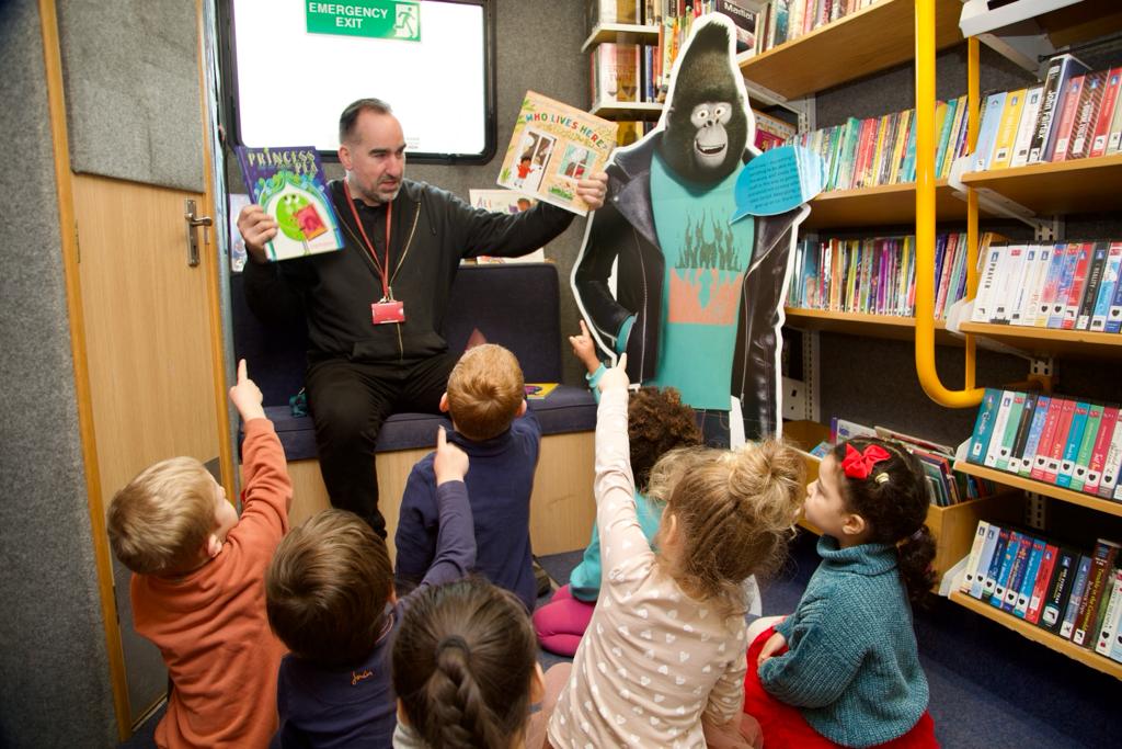 We're celebrating #MobileLibrariesDay2023 today and enjoyed a fantastic visit this morning from some young readers! @SLIC1991 #ScottishLibraries