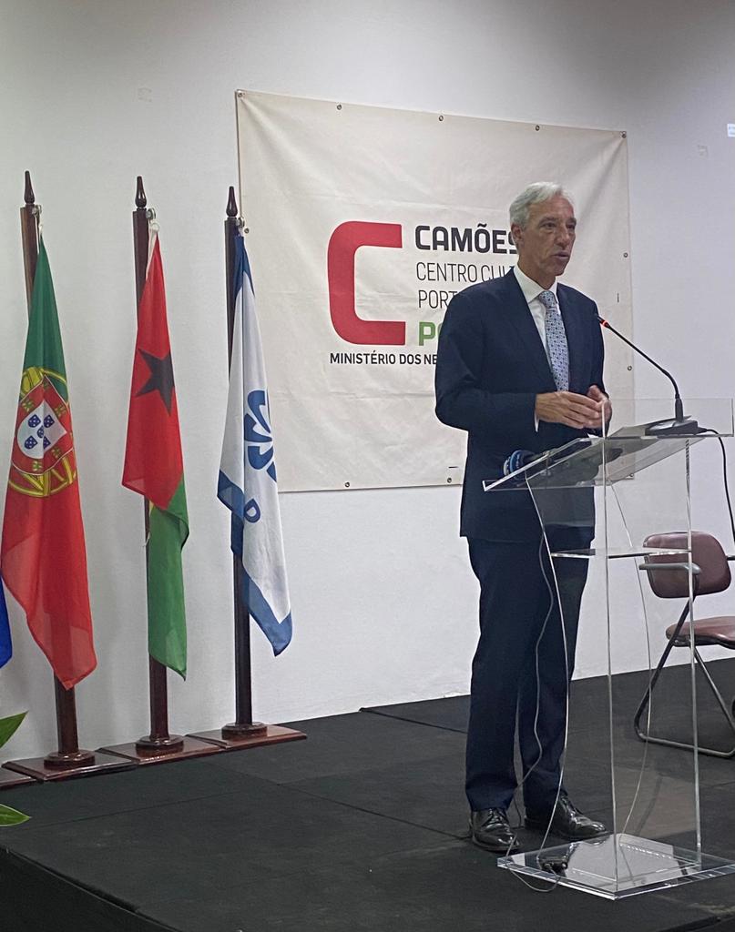 mne_pt's tweet photo. Na sessão de encerramento, o MNE @JoaoCravinho sublinhou o momento auspicioso das relações económicas 🇵🇹🇬🇼, fruto da trajetória de crescimento do comércio, investimento e fluxos turísticos nos últimos anos. Foi assinado ainda neste evento um protocolo de cooperação empresarial. https://t.co/nkJIXZLkD9