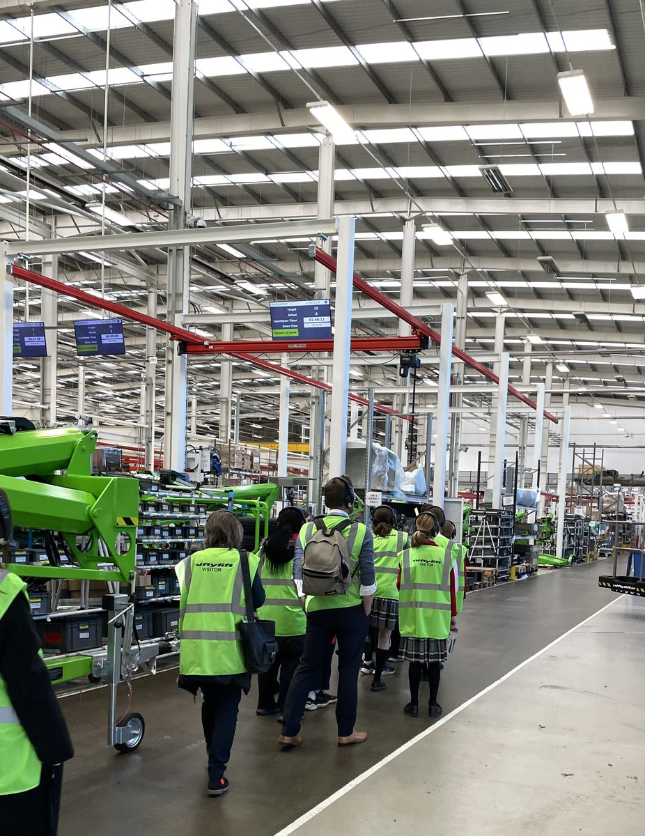 JulieMillsOBE's tweet photo. What a treat to join @thorntoncollege students @NiftyliftWorld #WomenInEngineeringDay. Such an insight into the fantastic opportunities a career in Engineering offers! Thanks @dynamitedigby10 for organising this brilliant annual event @UK_WLs @Girls_inScience https://t.co/z4sumPfbJ8
