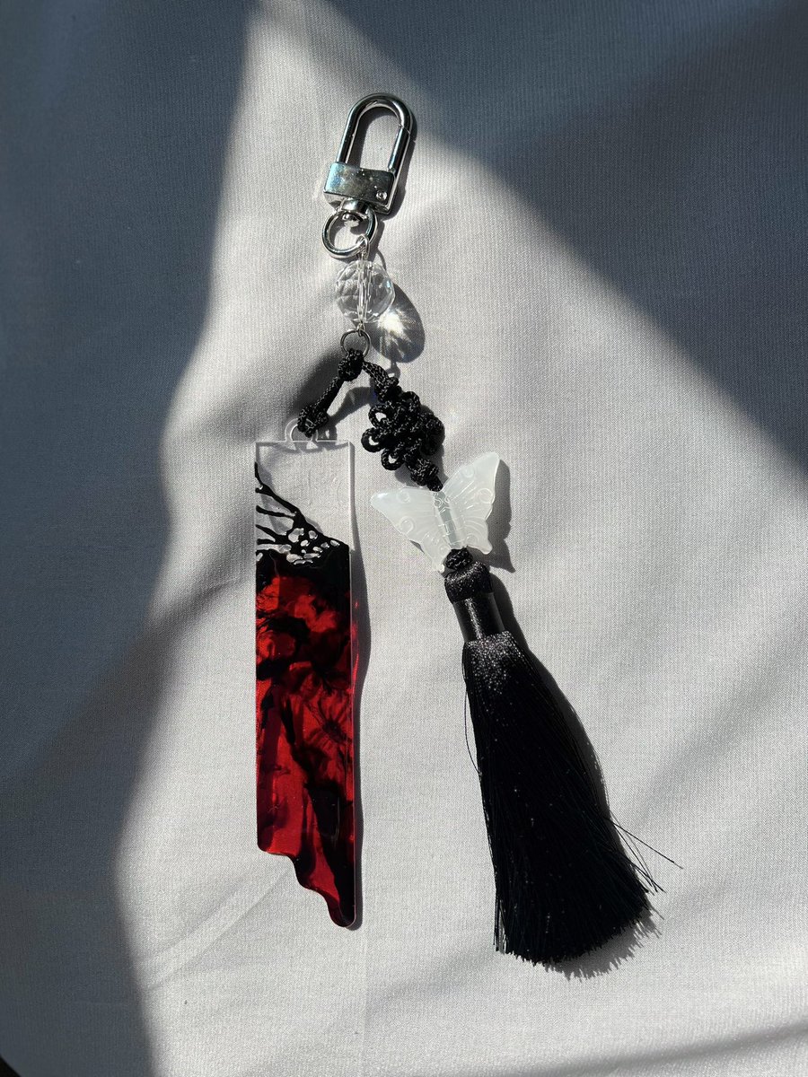 🎄RT+Follow 이벤트🎄

청연:淸緣 파도 한 조각 키링,
붉은 바다 Ver. 판매 오픈!

이번 바다는 투명과 검정 두 종류로 준비했습니다🐈✨
각각의 파도색도 달라요🌊✨

♥️한 분께 붉은 바다 Ver. 청연:淸緣을 보내드립니다.
🎄추첨🟰12/15❗️🎄

naver.me/xvtIWc21