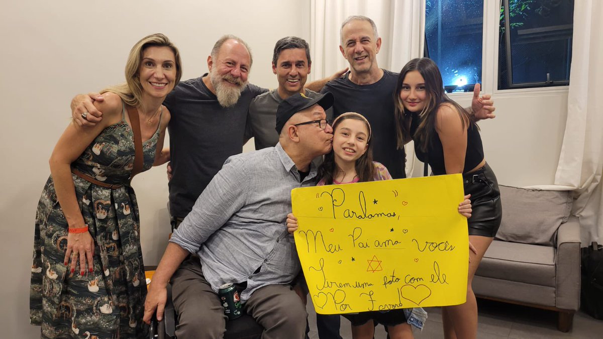 os_paralamas's tweet photo. Que gostoso poder compartilhar e retribuir um pouco todo o carinho que recebemos ❤️❤️

📸 Robson Fera https://t.co/rDoffwZUJ5