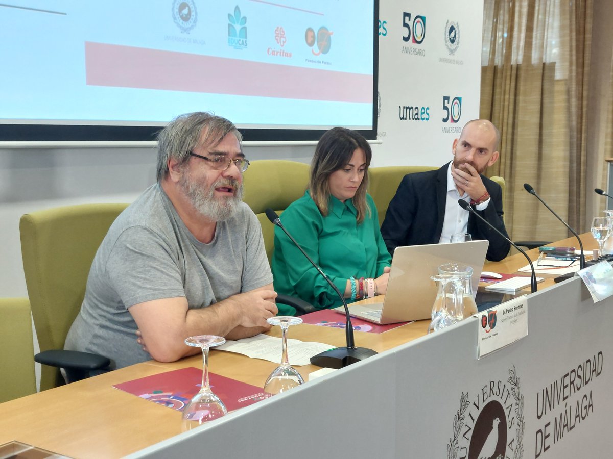 caritas_malaga's tweet photo. 📚Cáritas y FOESSA han presentado esta mañana las conclusiones de la investigación "Mirando juntos para ver más allá: metáforas de resiliencia, empoderamiento e inclusión social" centrado en la realidad de las personas que viven en #Asperones
👉https://t.co/hCWgEt2p4K https://t.co/cXdUdo4ofa
