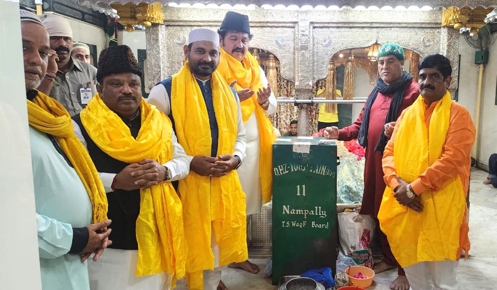syedibrahimbabl's tweet photo. Today in #Hyderabad #Telangana visited the great shrine #Yusuf_Bawa Dargah during our #stateassemblyElection campaign in Minorities populated constituency along with my co-incharge for #snehsamvad abhiyan Shri. Raufuddin Kacheriwala and state president @BJPMinMorcha @BJP4Telangana shri. Afsar basha, state treasurer Shri. Rahmatullah.
 @BJP4India @blsanthosh @BJP4TamilNadu @JamalSiddiqui_ @annamalai_k