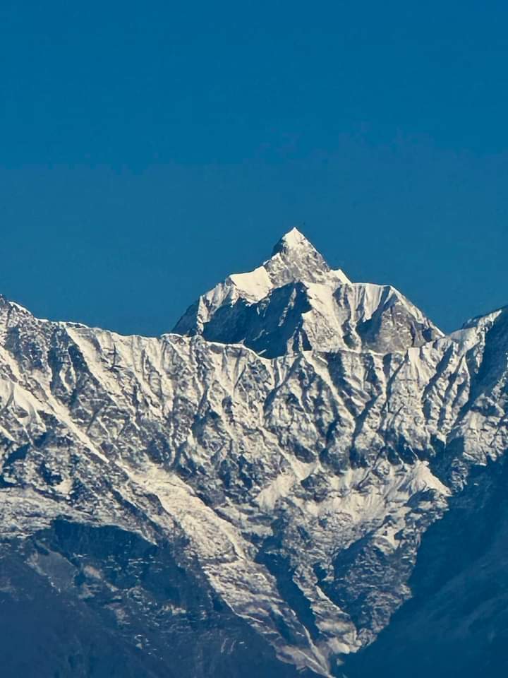 Janhukut (6805m) is difficult peak on true right Bank of Gangotri Glacier

25 km deep inside Gangotri Glacier from snout at Gomukh & surrounded by Malandi Bamak towards W & Gangotri Bamak towards S

P6690 blocks approach from Bhagirathi Khadak towards N

Chaukhamba is E neighbour