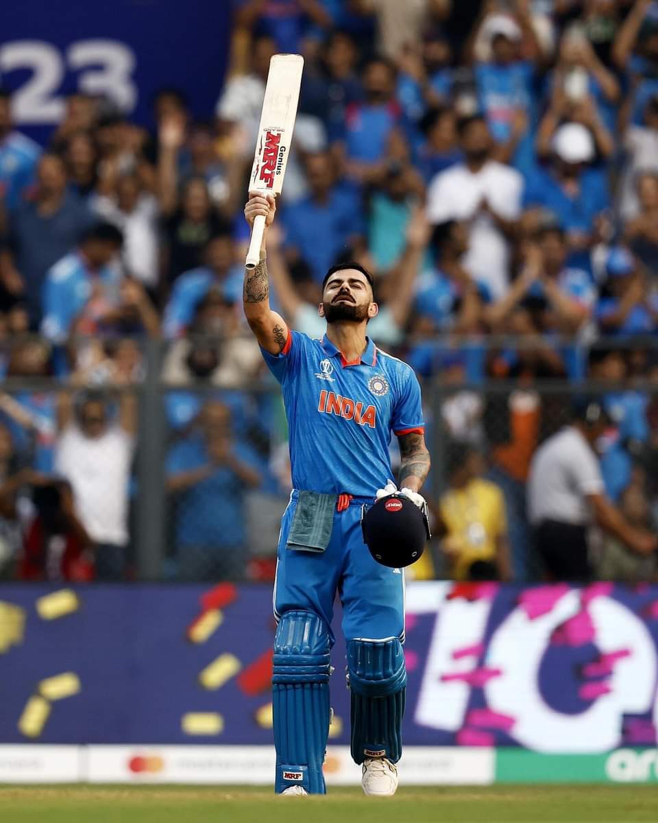 drkhawarshabbir's tweet photo. Who is the greatest cricket 🏏 batter of all time?? 
King 👑 Virat Kohli. 
Scoring a century 💯 on the biggest stage yet again. 

#IndiaVsNewZealand 
#CricketWorldCup2023 https://t.co/cvvymTiXMI