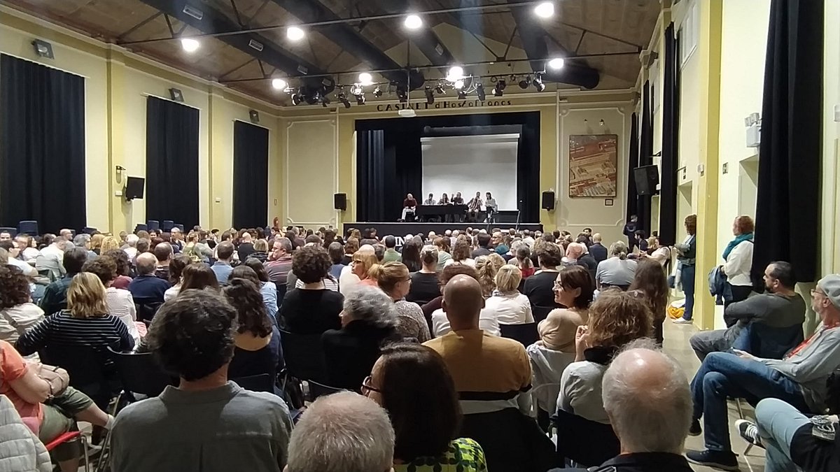 Comite_BCASA's tweet photo. Donant suport a l'assemblea de treballadors i treballadores de l'Ajuntament
de BCN 
El govern municipal incompleix el conveni i retalla sous i drets de la plantilla mentres els directius a dit es pugen el sou un 9%
@CGT_AjBarcelona @CCOOAJTBCN @ugtajbcn @InterAjBCN @AJBCNCSIFCAT https://t.co/B5QcPivzbG