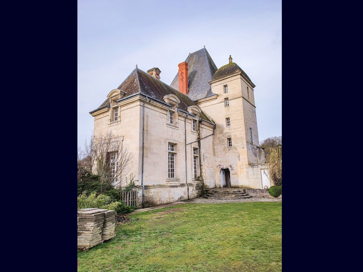 julienmarquis89's tweet photo. Construction étonnante de la Renaissance, le château de Coeuvres (02) est à la vente en exclusivité chez @AntiquairesImmo ! Si vous voulez participer au sauvetage de ce monument qui a vu naître l’histoire d’amour entre Gabrielle d’Estrée et Henri IV n’hésitez pas à me contacter🏰 https://t.co/PXG4SItUEF