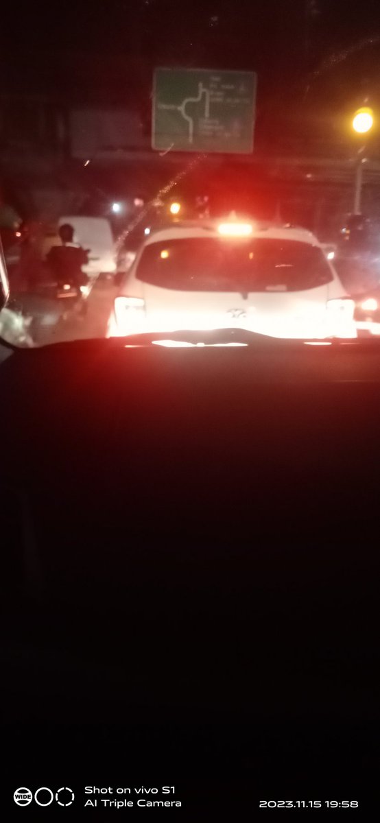 R19_Dwi's tweet photo. Yg lain udh pada pulang kerja,ini baru brngkat kerja 😏 https://t.co/kIQOUi2510