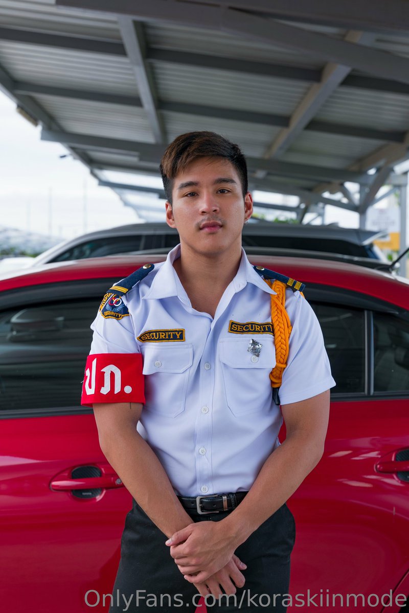 pictuguy's tweet photo. ได้อยู่นะคุณ รปภ. https://t.co/qEh4JaWWSO