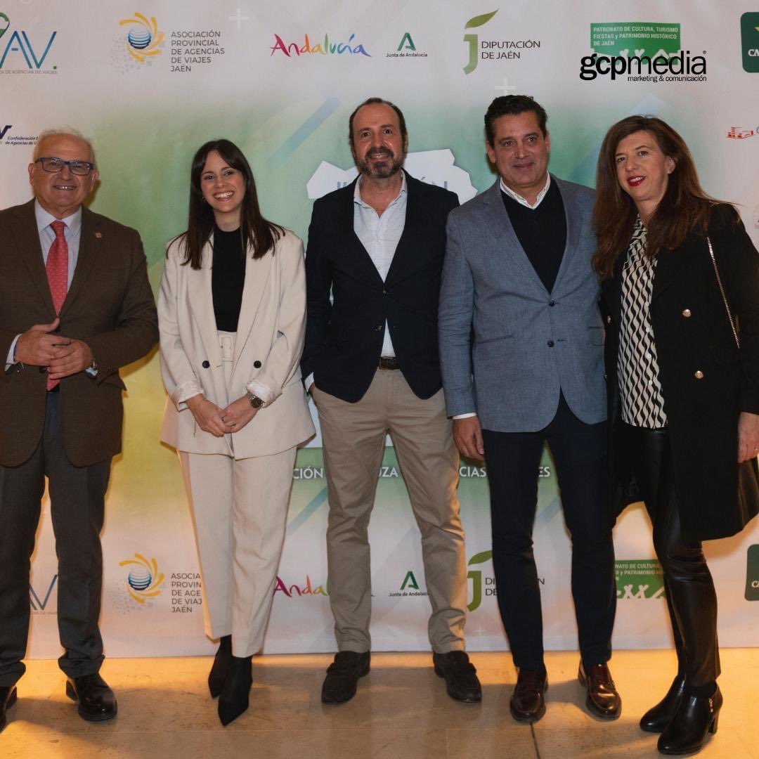 gcpmedia's tweet photo. 📆🏆 El pasado martes tuvimos el honor de asistir como colaboradores en la 𝐈𝐈 𝐄𝐝𝐢𝐜𝐢𝐨́𝐧 𝐝𝐞 𝐥𝐨𝐬 𝐩𝐫𝐞𝐦𝐢𝐨𝐬 𝐝𝐞 𝐥𝐚 𝐅𝐞𝐝𝐞𝐫𝐚𝐜𝐢𝐨́𝐧 𝐀𝐧𝐝𝐚𝐥𝐮𝐳𝐚 𝐝𝐞 𝐀𝐠𝐞𝐧𝐜𝐢𝐚𝐬 𝐝𝐞 𝐕𝐢𝐚𝐣𝐞𝐬 que se realizó en el Parador de Jaén 🏰📍

-
#FAAV #Evento  #Jaén https://t.co/UlYK4kvwQ3